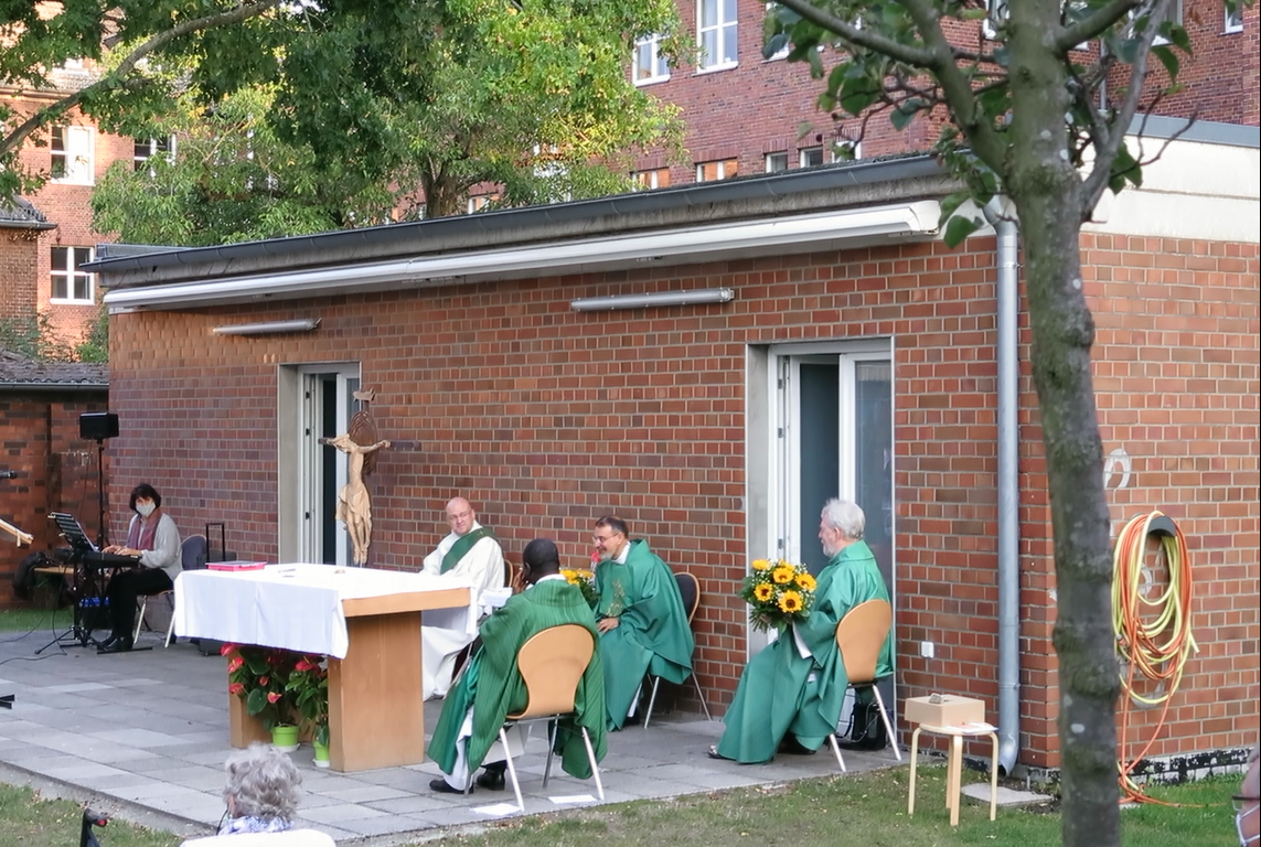 3. Oktober 2020, Vorabendmesse, Pfarrgarten von Salvator-Lichtenrade