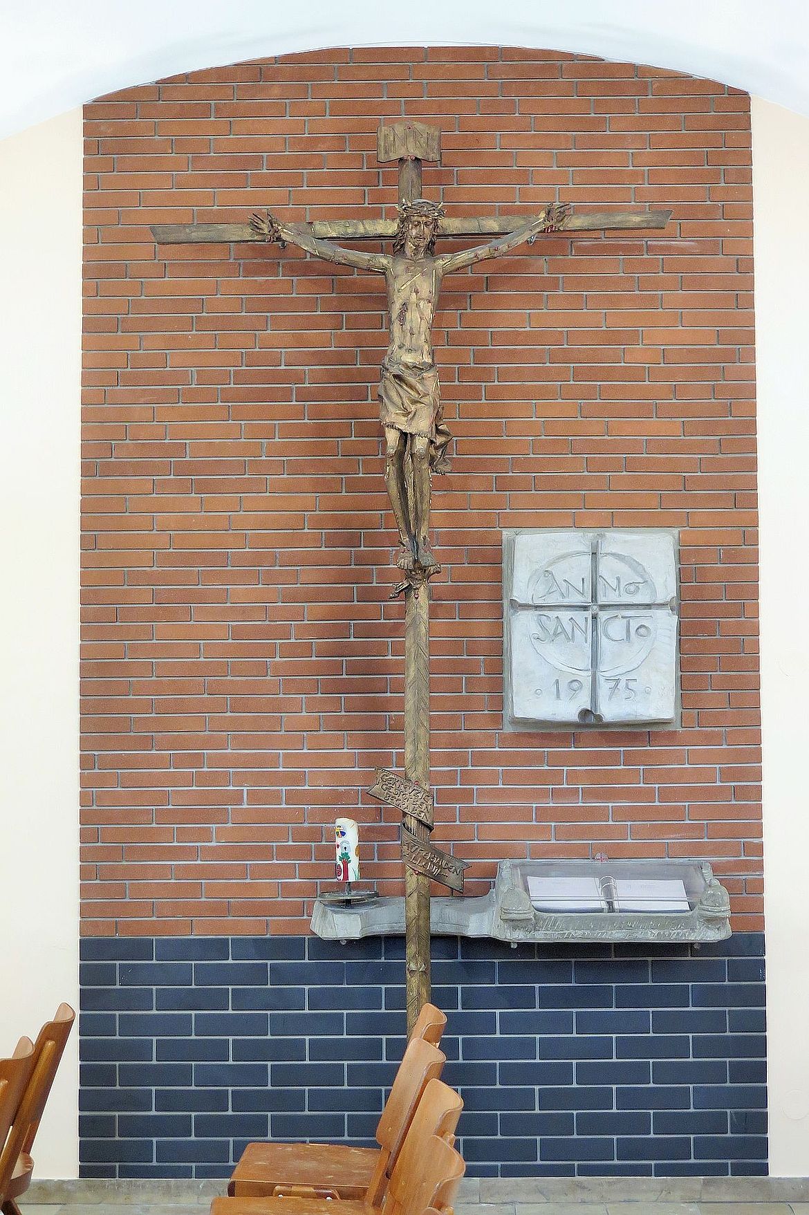 Karfreitagskreuz der ehemaligen Kirche Zu den Hl. Martyrern von Afrika von Hans Wachter, 1977 - heute Salvator-Kirche Seitenschiff