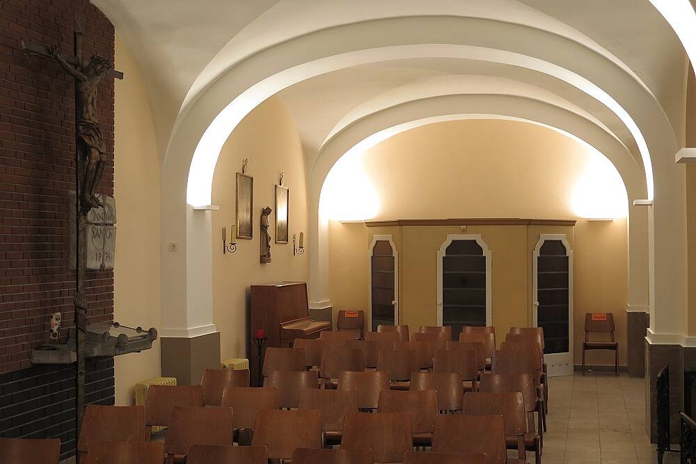 Salvator Kirche Marienschiff Beichtstuhl Aufn. Juli 2020