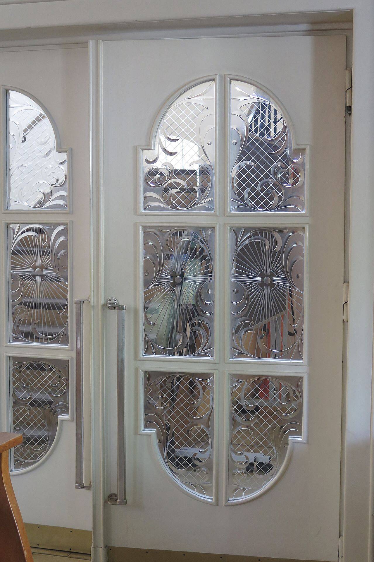 Glastür nach Entwurf von Werner Kleinschmidt, 1948 - Salvatorkirche Lichtenrade, Aufnahme 2017