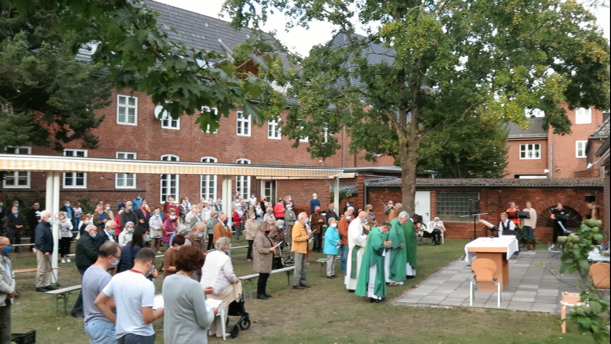 3. Oktober 2020, Vorabendmesse, Pfarrgarten von Salvator-Lichtenrade